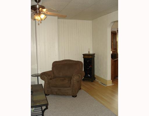 106 Spring Street Harwick, PA 15049 - Photo 6 of 17 Living Room.