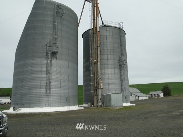 3890 Upton Road Prescott, WA 99348 - Photo 21 of 31 a building with a clock on it