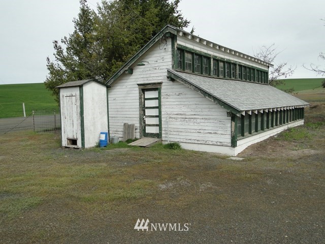 3890 Upton Road Prescott, WA 99348 - Photo 23 of 31 a front view of a house with a yard