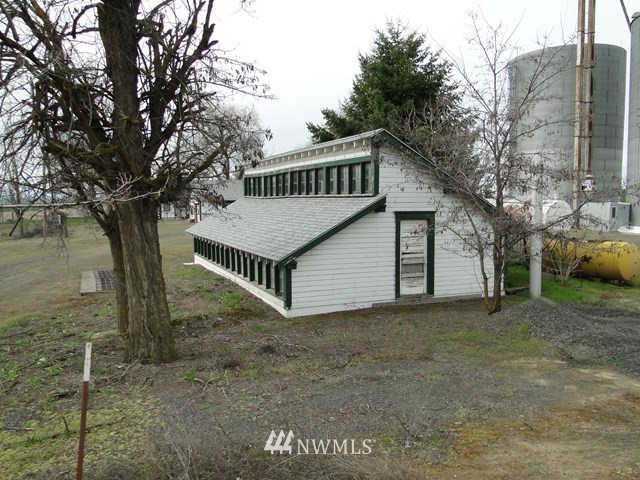 3890 Upton Road Prescott, WA 99348 - Photo 24 of 31 a view of a house with a yard and large tree