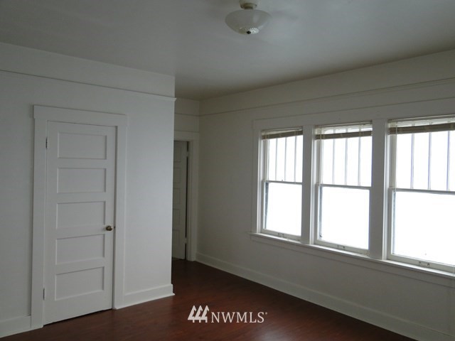 3890 Upton Road Prescott, WA 99348 - Photo 6 of 31 an empty room with windows