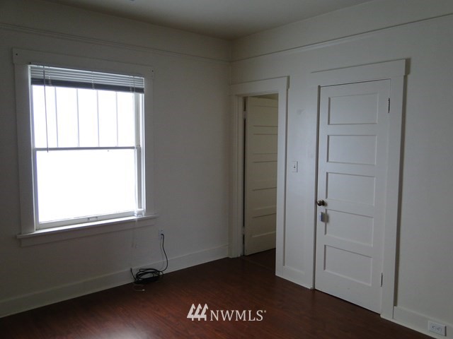 3890 Upton Road Prescott, WA 99348 - Photo 8 of 31 an empty room with a window
