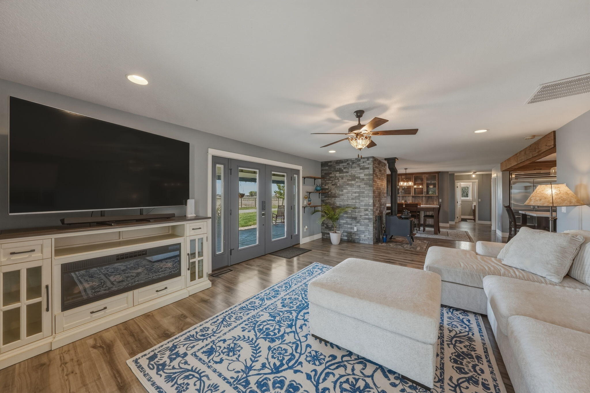 26345 Walker Road Bend, OR 97701 - Photo 11 of 98 10-web-or-mls-Riley_Visuals_046