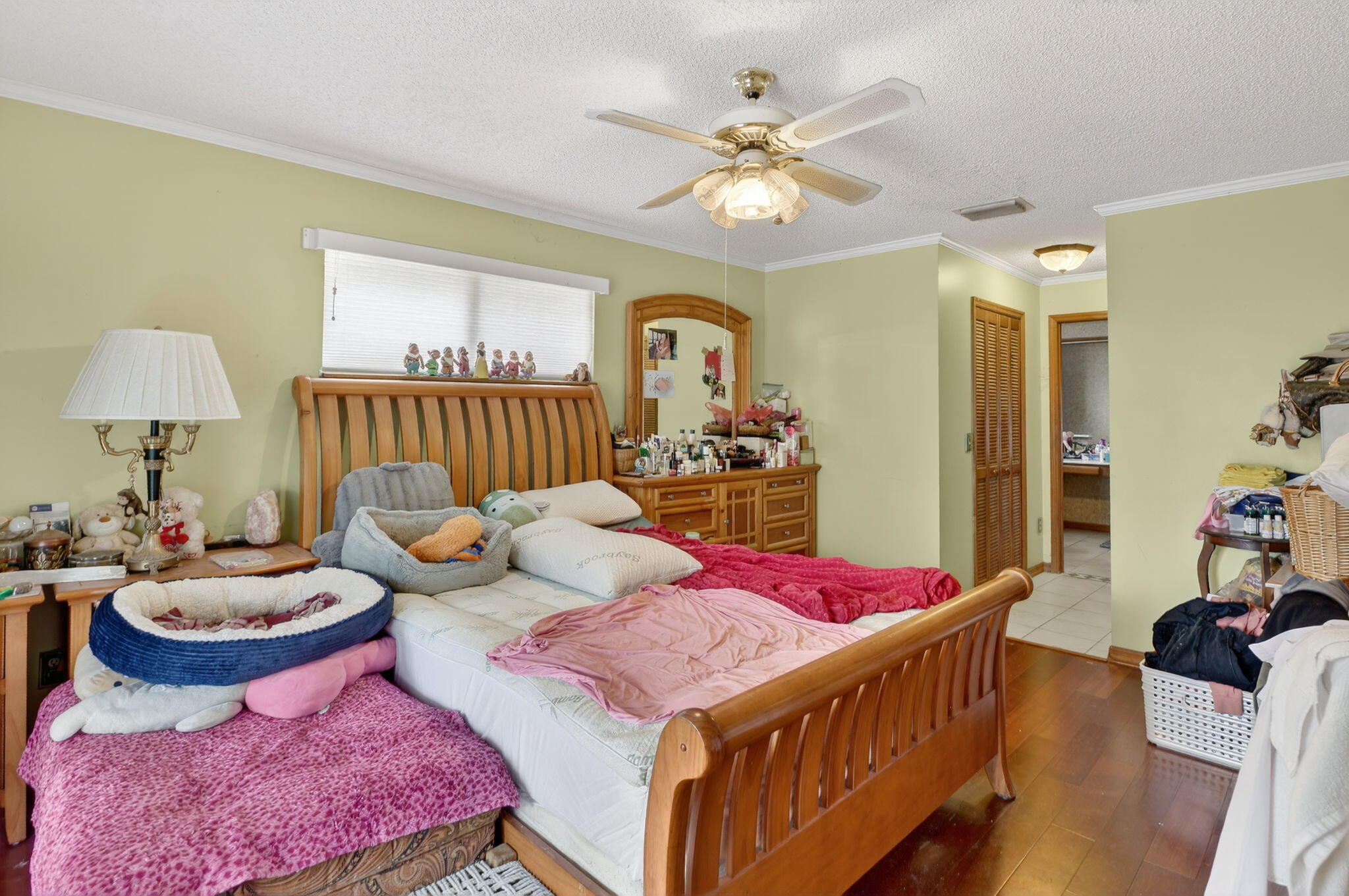 3133 Fairview Drive Melbourne, FL 32934 - Photo 12 of 45 a living room with furniture and a table
