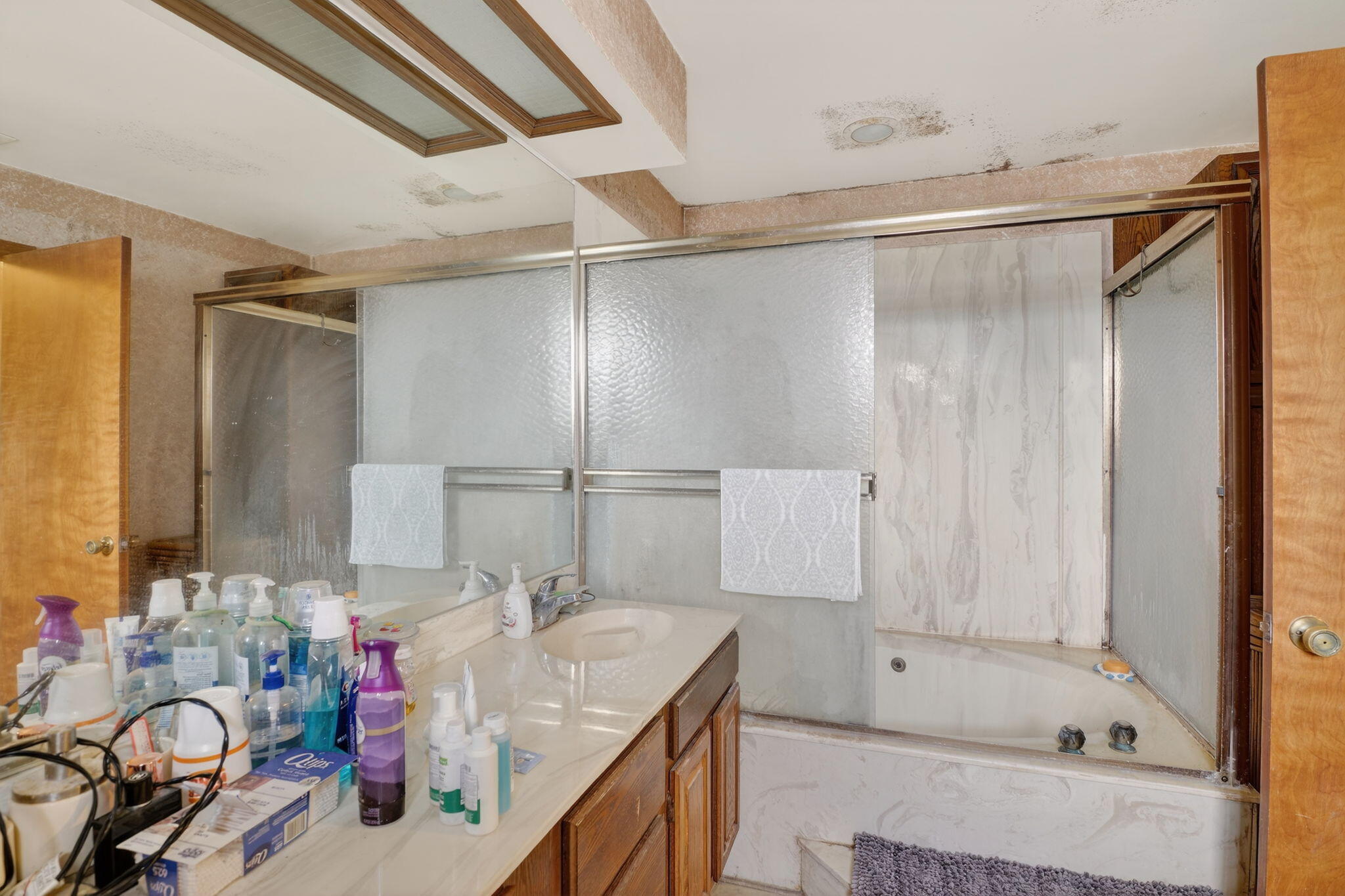 3133 Fairview Drive Melbourne, FL 32934 - Photo 14 of 45 a bathroom with a tub sink and mirror