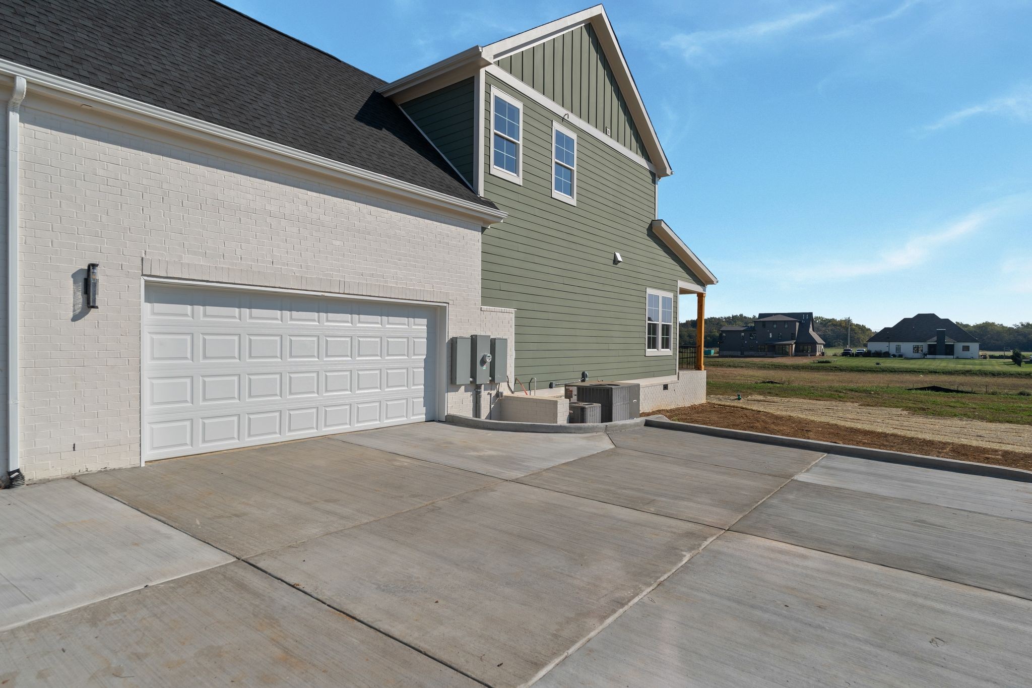 5509 East Overall Creek Road Rockvale, TN 37153 - Photo 34 of 36 a view of a house with a backyard and a garage