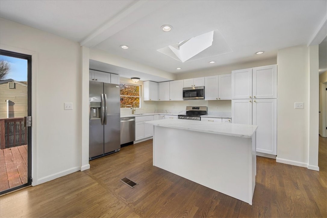 10 Sheffield Road Cranston, RI 02920 - Photo 7 of 32