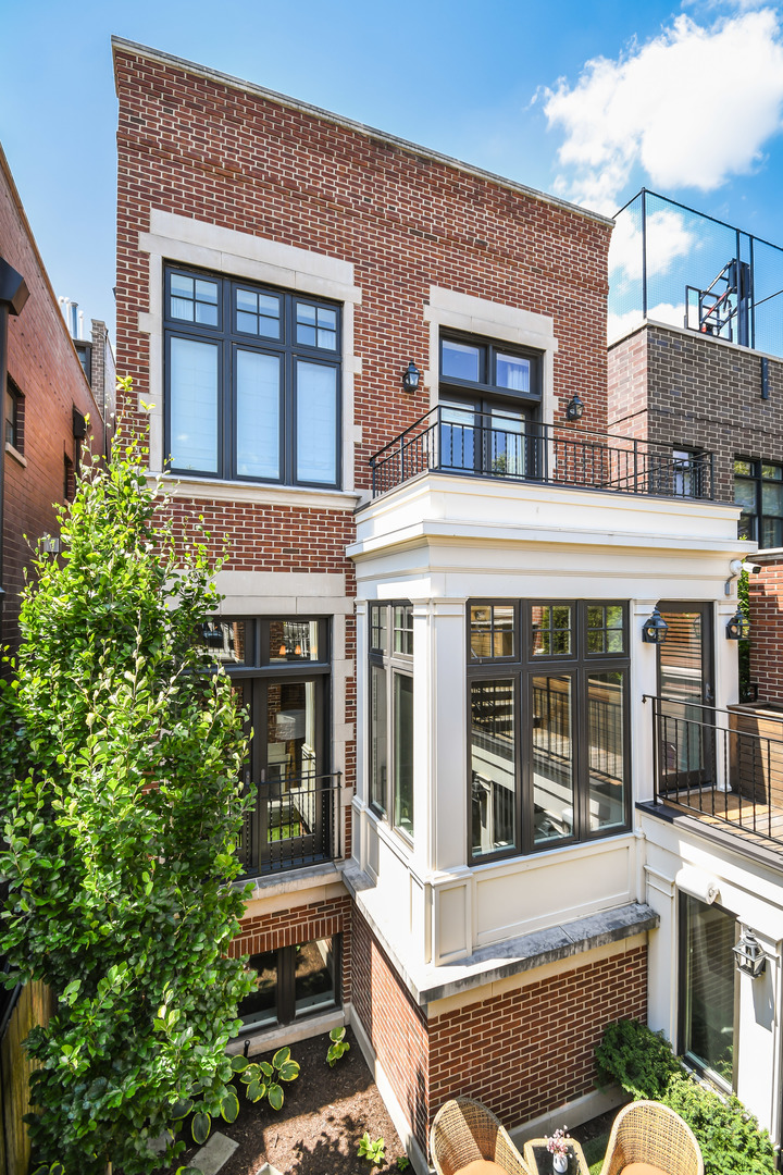 3751 North Greenview Avenue Chicago, IL 60613 - Photo 15 of 52 a view of brick building with large windows