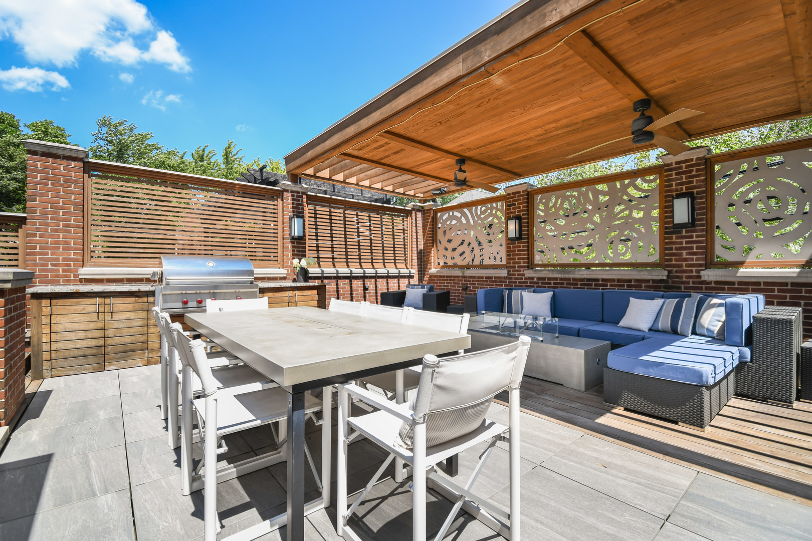 3751 North Greenview Avenue Chicago, IL 60613 - Photo 17 of 52 a roof deck with a table and chairs