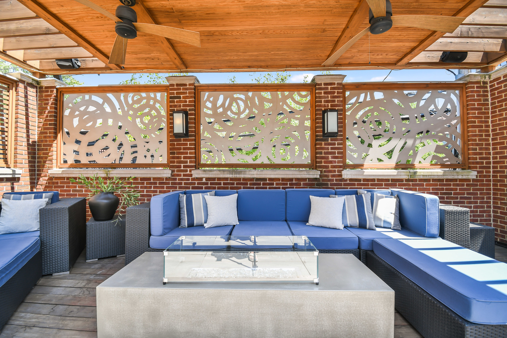 3751 North Greenview Avenue Chicago, IL 60613 - Photo 18 of 52 a living room with furniture and a floor to ceiling window