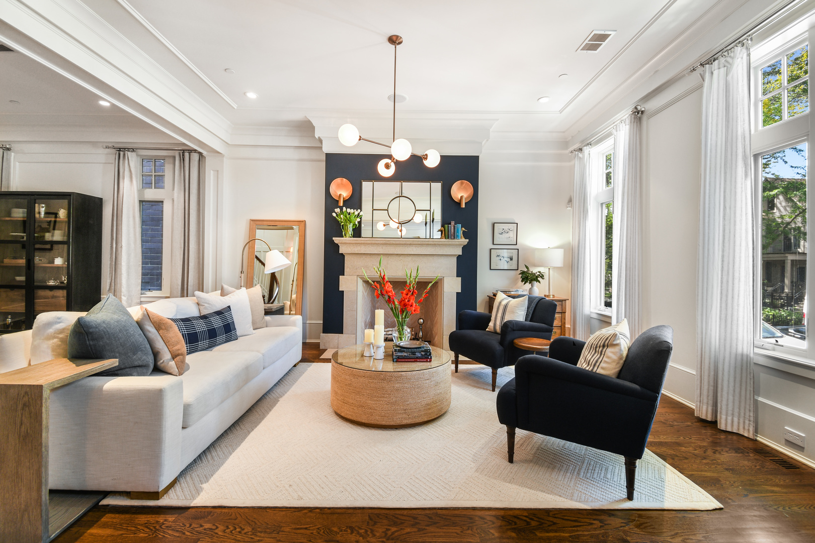 3751 North Greenview Avenue Chicago, IL 60613 - Photo 3 of 52 a living room with furniture and a window