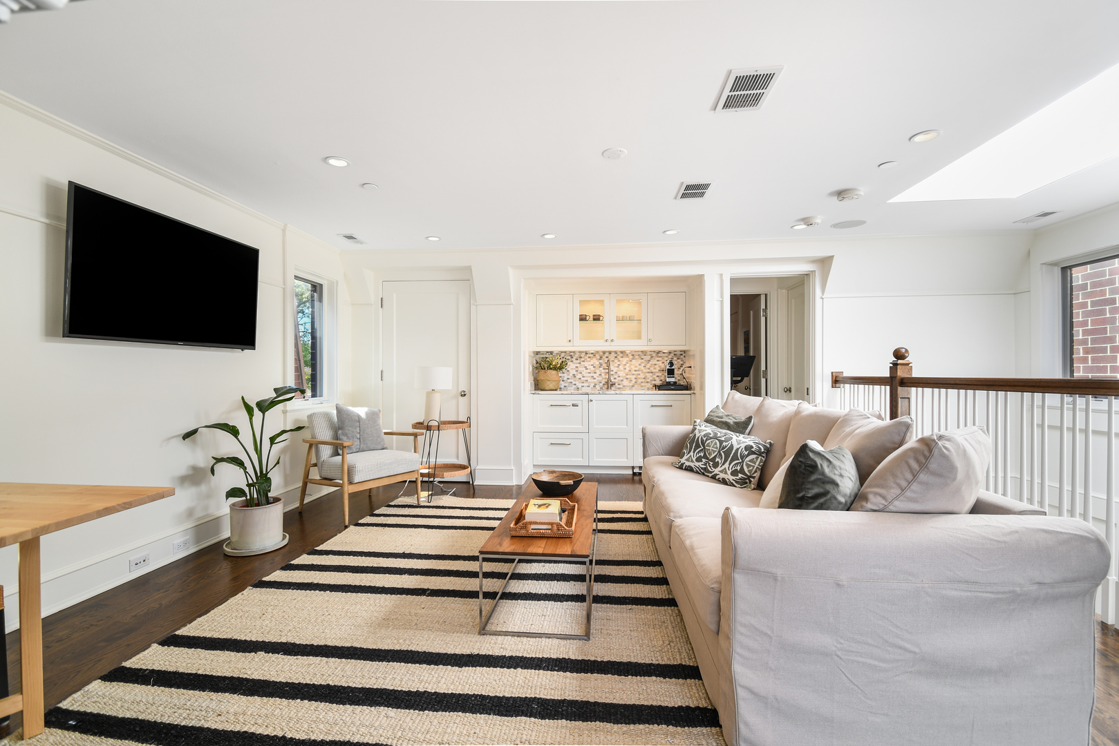 3751 North Greenview Avenue Chicago, IL 60613 - Photo 35 of 52 a living room with furniture and a flat screen tv