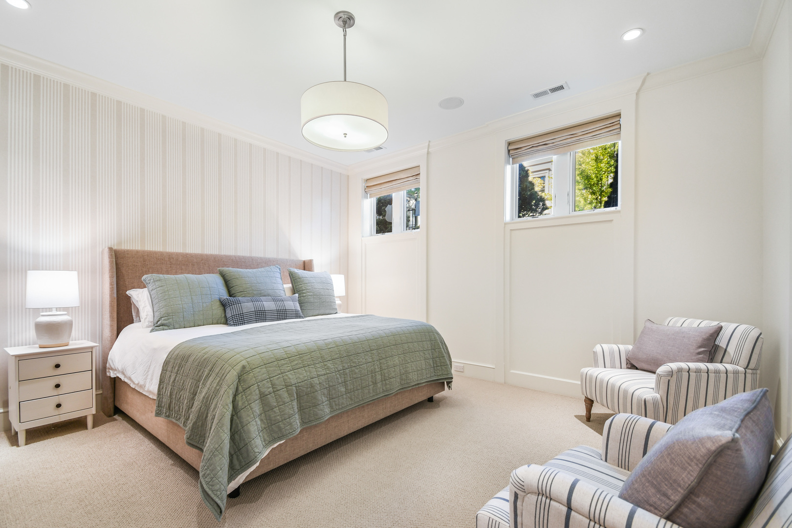 3751 North Greenview Avenue Chicago, IL 60613 - Photo 40 of 52 a bedroom with bed and a couch