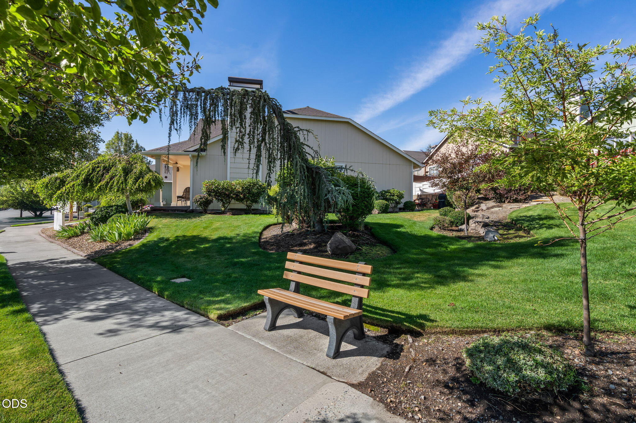 3633 Southwest 29th Street Redmond, OR 97756 - Photo 3 of 36
