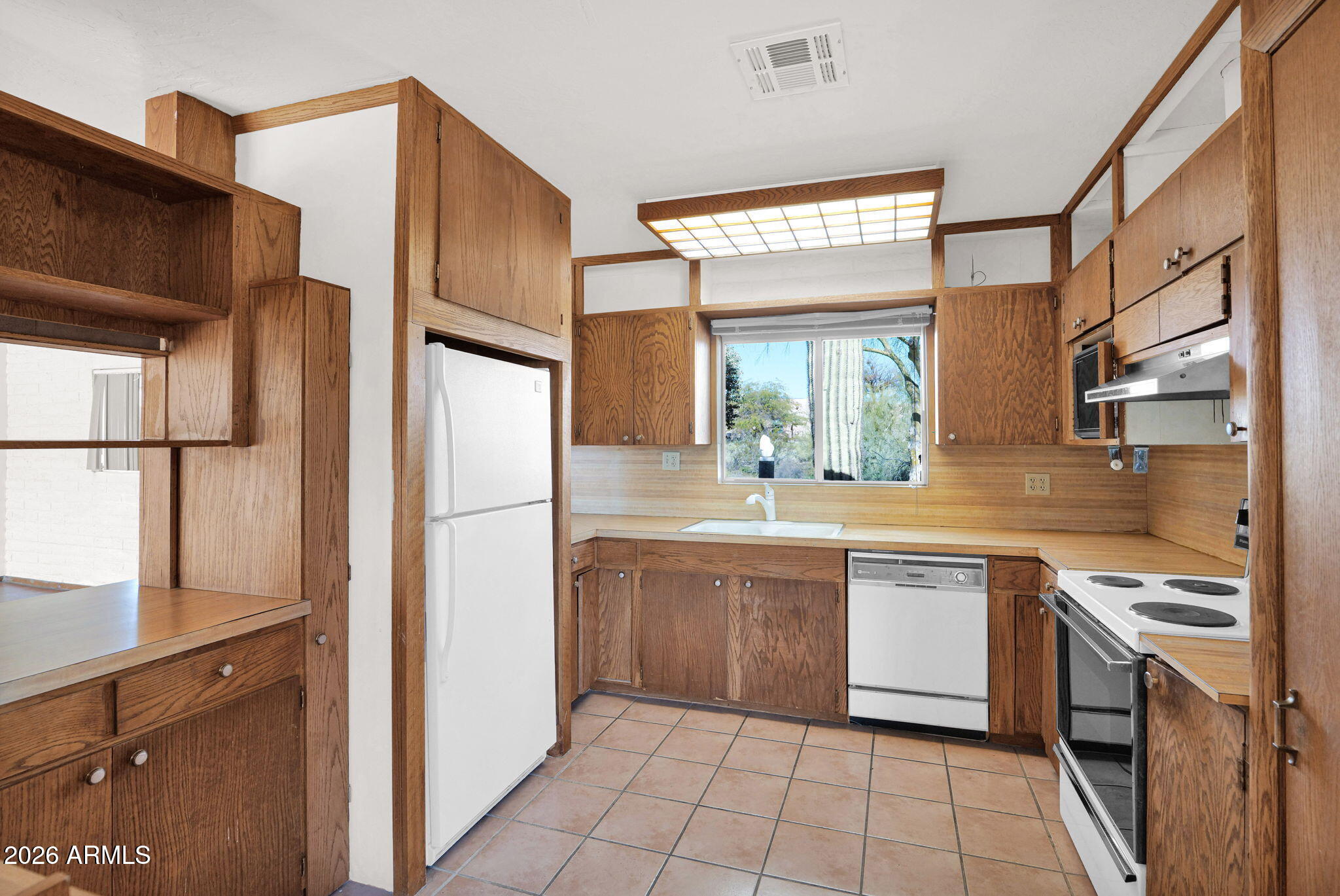 39402 North Spur Cross Road Cave Creek, AZ 85331 - Photo 8 of 28 Abundant Cabinets