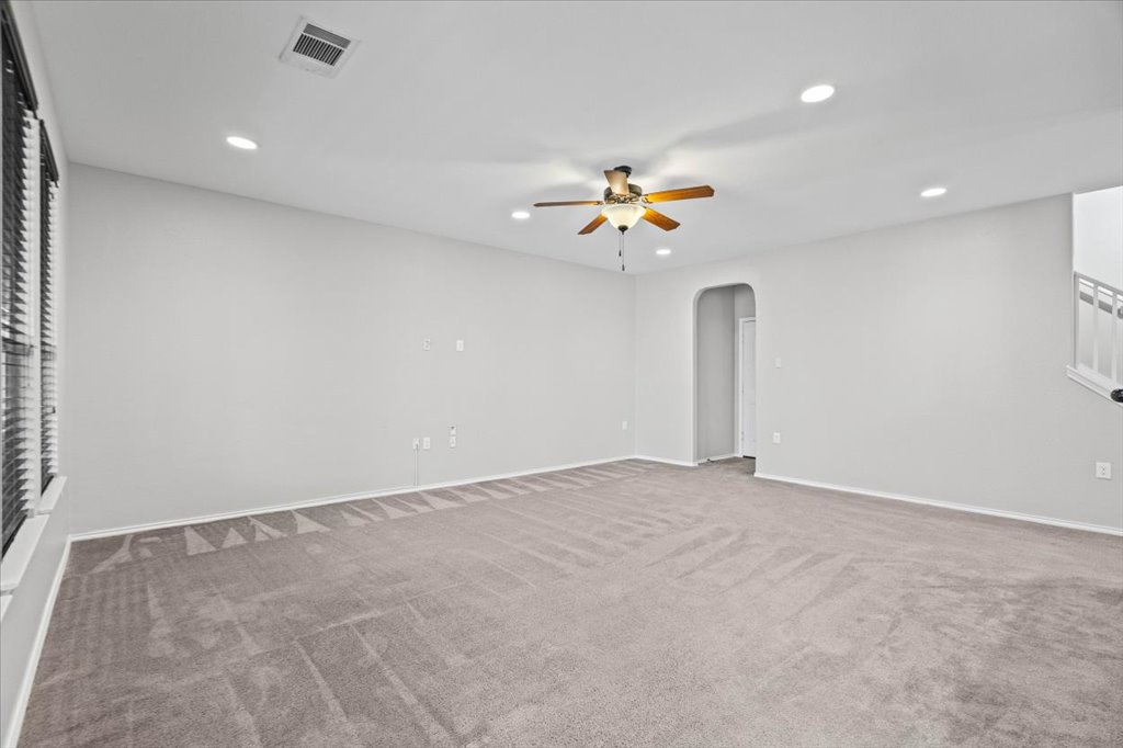 8804 Capitol View Drive Austin, TX 78747 - Photo 9 of 32 an empty room with a window