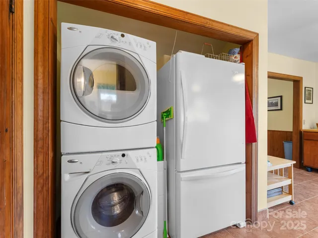 a close up view of a washer and dryer