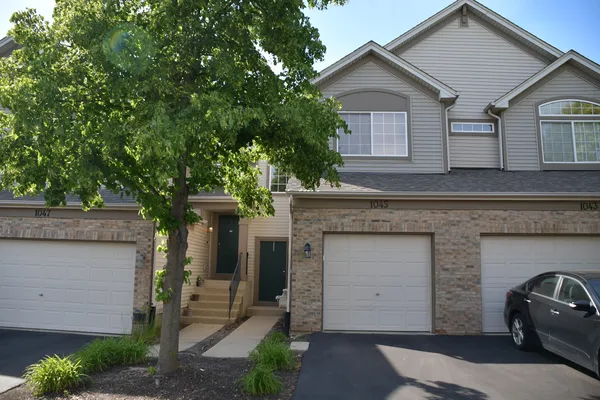$298,900 | 1045 Woodview Court, Aurora, IL 60502