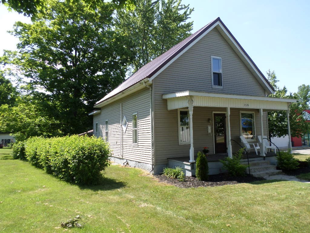 1520 Main Street Rochester, IN 46975 - Photo 1 of 11