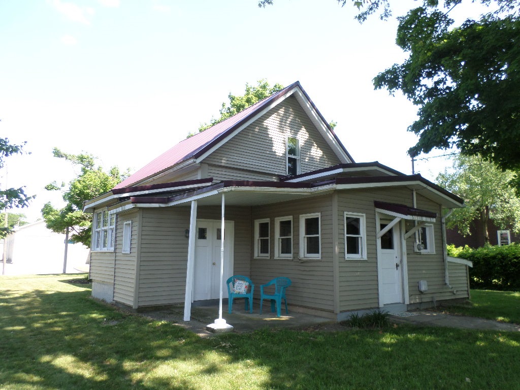 1520 Main Street Rochester, IN 46975 - Photo 2 of 11