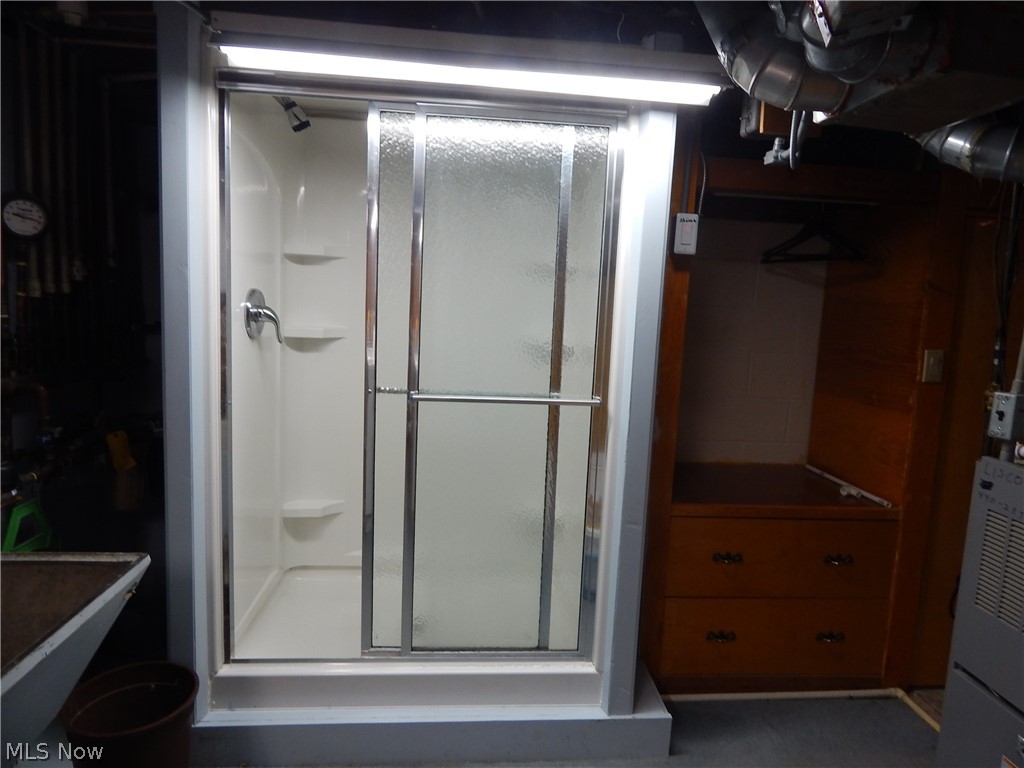 2100 West Sprague Road Cleveland, OH 44134 - Photo 27 of 34 Another shower in Basement makes 3 Total.