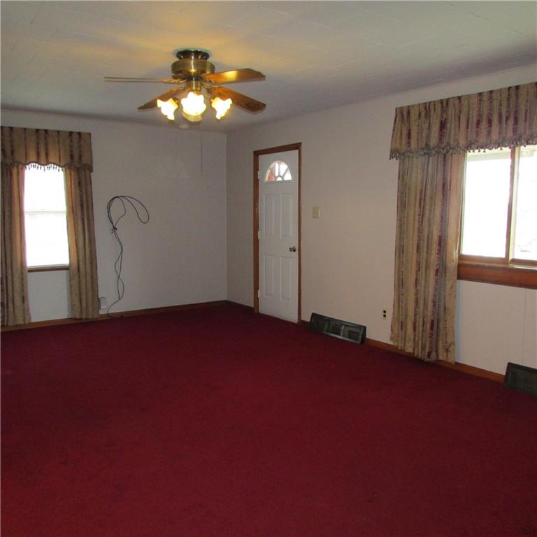 101 Century Farm Road Clinton, PA 15026 - Photo 13 of 24 Large livingroom.