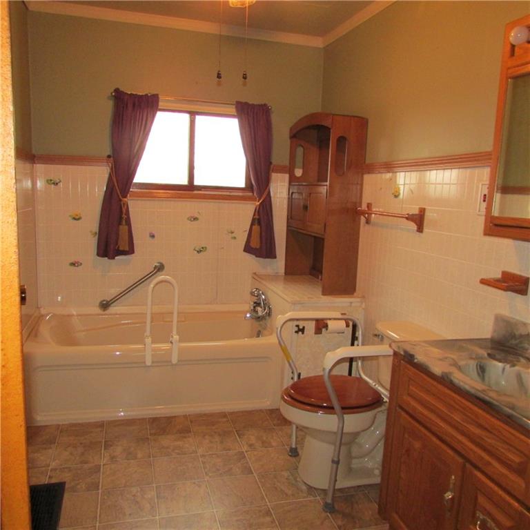 101 Century Farm Road Clinton, PA 15026 - Photo 16 of 24 Main floor full bath. Shower in basement.