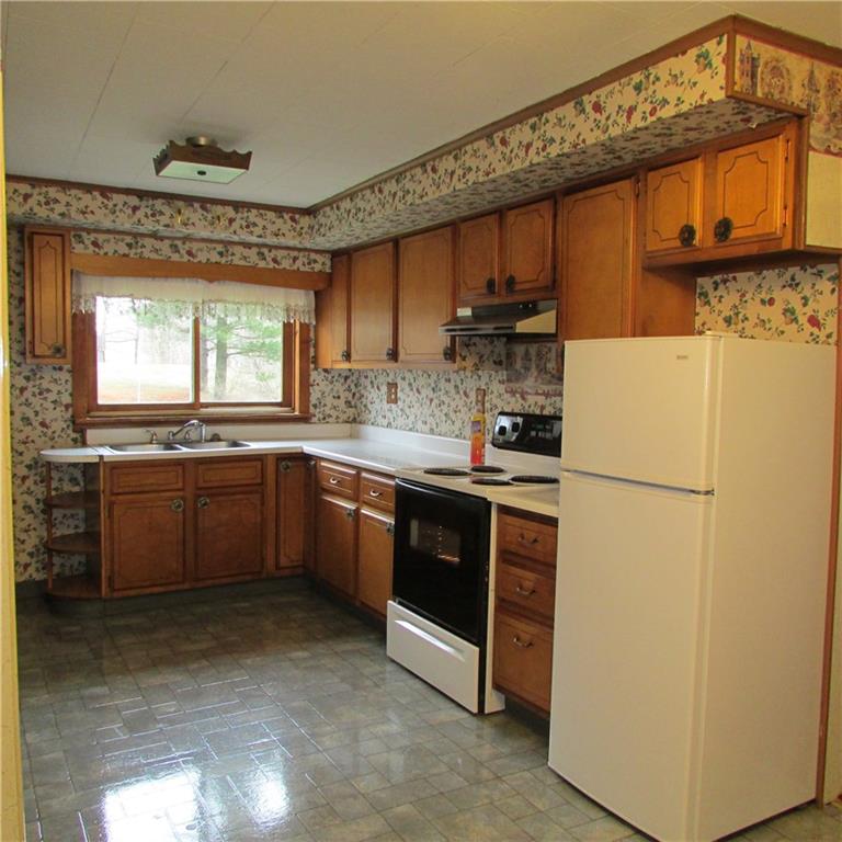 101 Century Farm Road Clinton, PA 15026 - Photo 10 of 24 Kitchen good cabinets and counter tops.