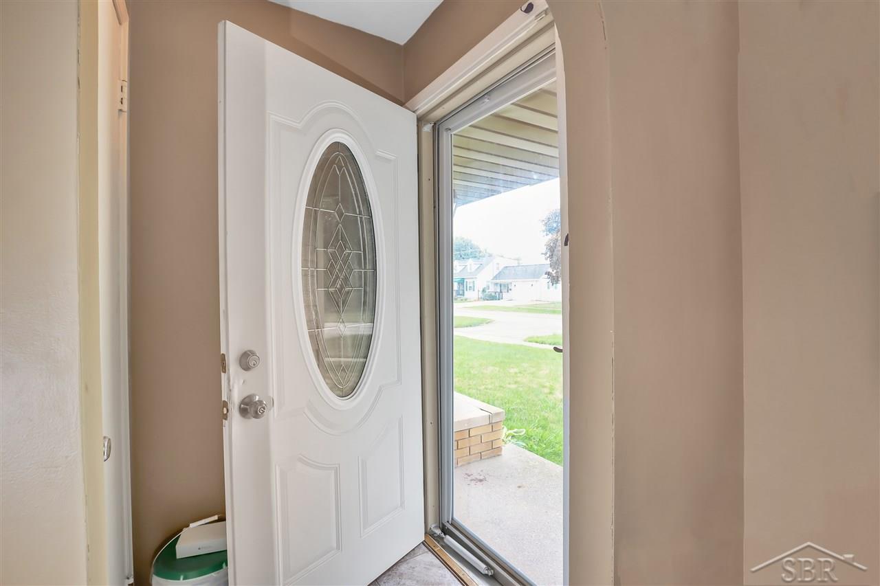 581 Rustic Road Saginaw, MI 48604 - Photo 6 of 20 50019860-5.JPG
