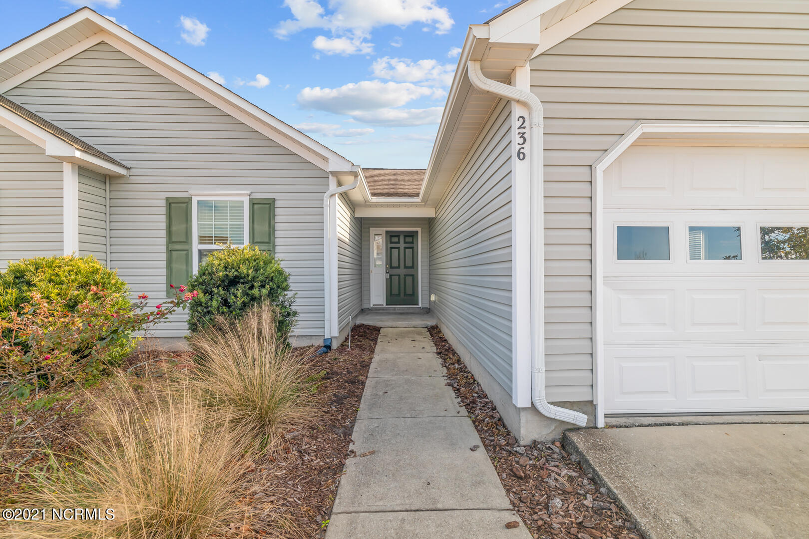 236 Red Carnation Drive Holly Ridge, NC 28445 - Photo 4 of 37 4