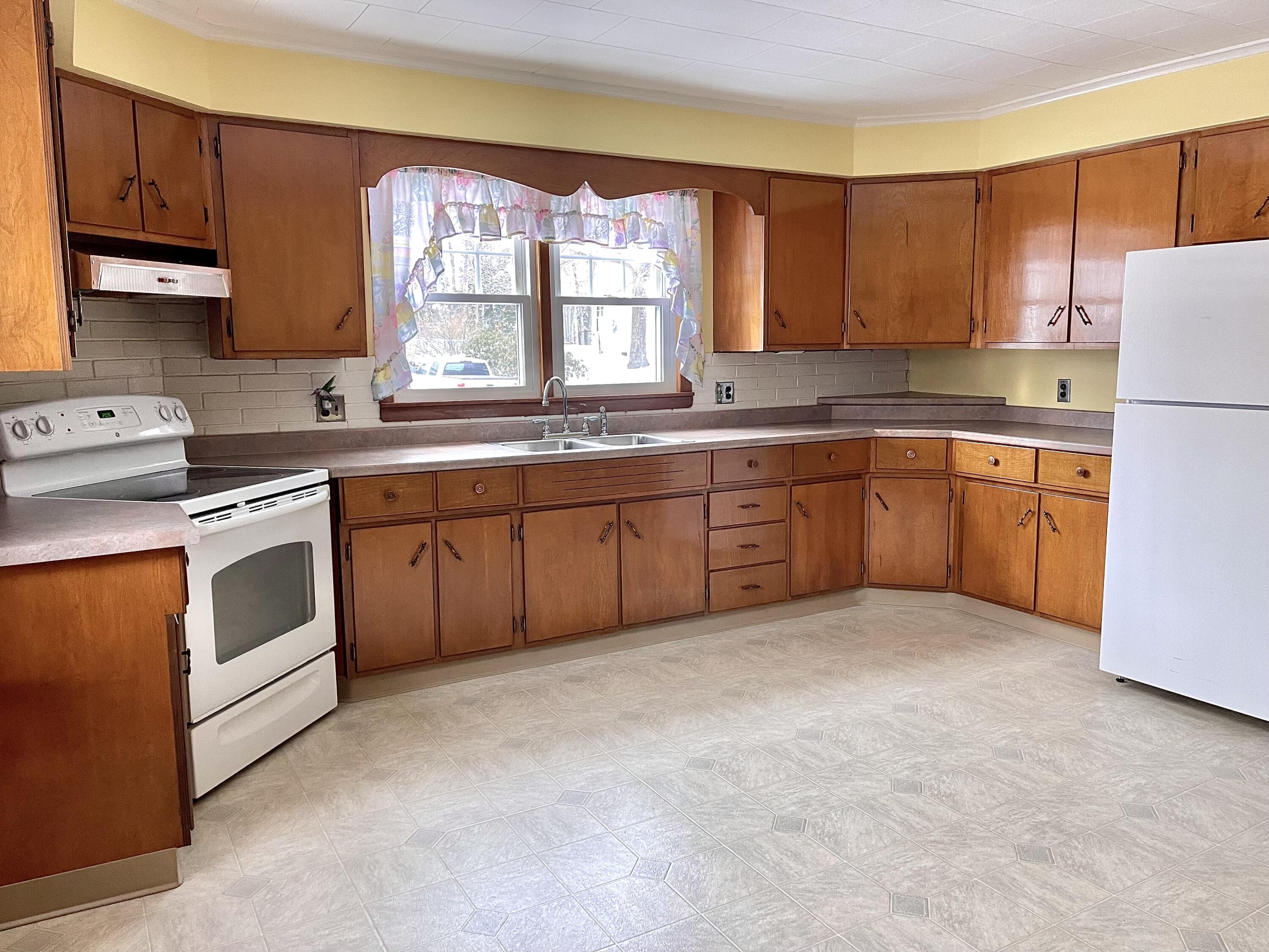 45 Vermont Street Millinocket, ME 04462 - Photo 18 of 37 IMG_7789