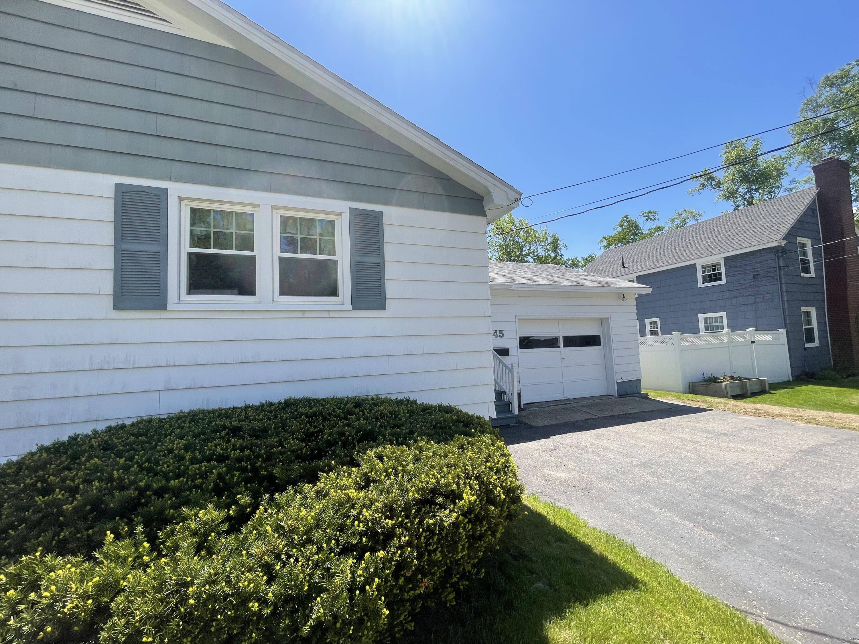45 Vermont Street Millinocket, ME 04462 - Photo 6 of 37 IMG_0335