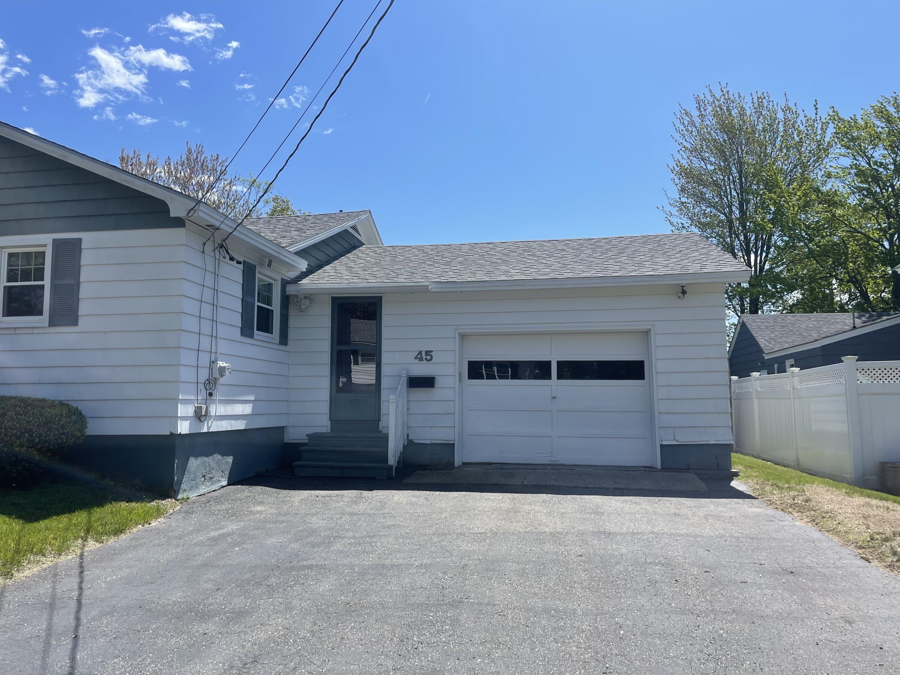 45 Vermont Street Millinocket, ME 04462 - Photo 7 of 37 IMG_0333