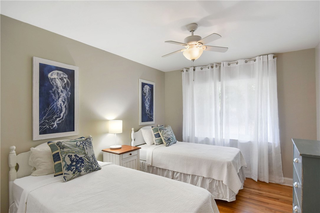 106 Dodge Road St. Simons Island, GA 31522 - Photo 12 of 24 Guest bedroom