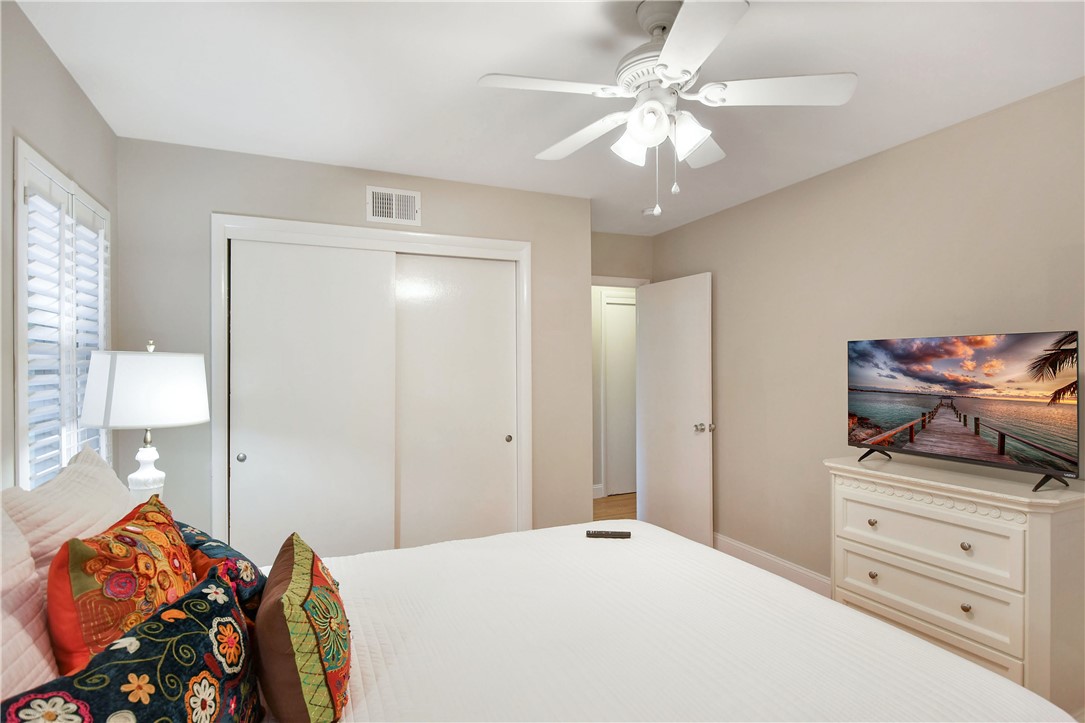 106 Dodge Road St. Simons Island, GA 31522 - Photo 15 of 24 Guest bedroom