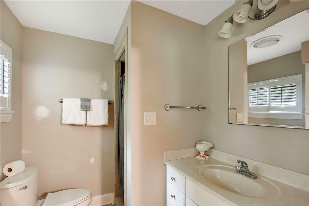106 Dodge Road St. Simons Island, GA 31522 - Photo 20 of 24 Primary Bedroom bathroom