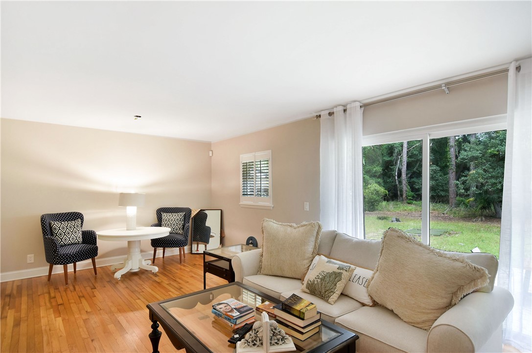 106 Dodge Road St. Simons Island, GA 31522 - Photo 6 of 24 Large family room