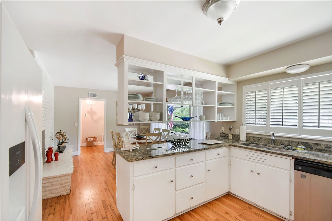 106 Dodge Road St. Simons Island, GA 31522 - Photo 8 of 24 Kitchen