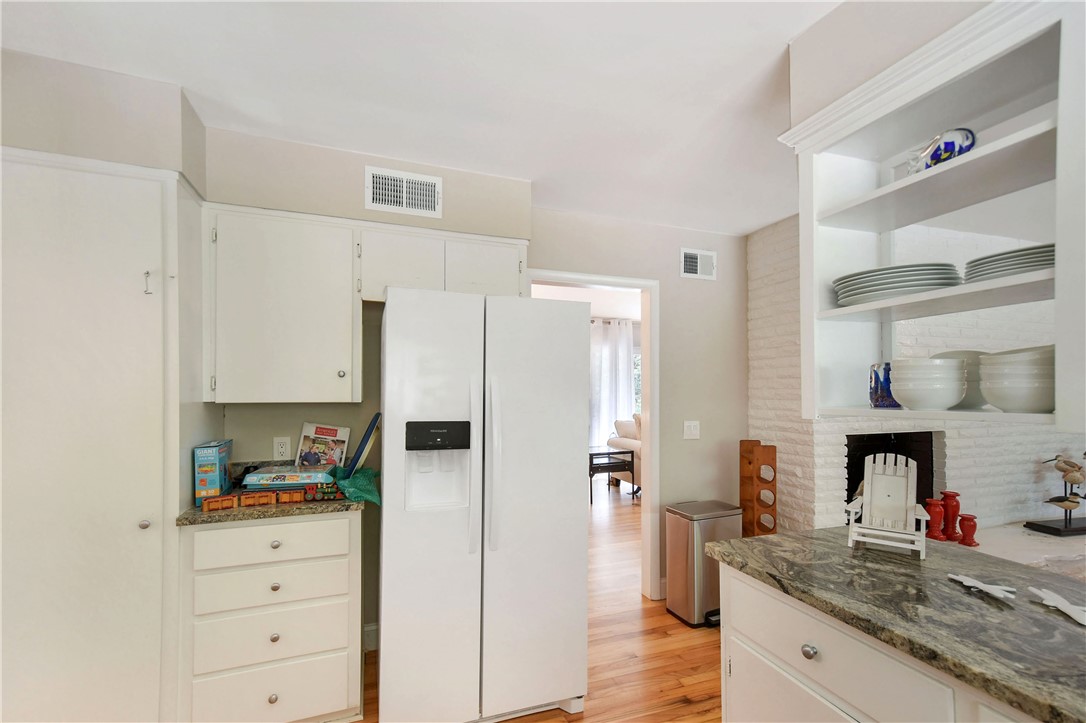 106 Dodge Road St. Simons Island, GA 31522 - Photo 9 of 24 Kicthen