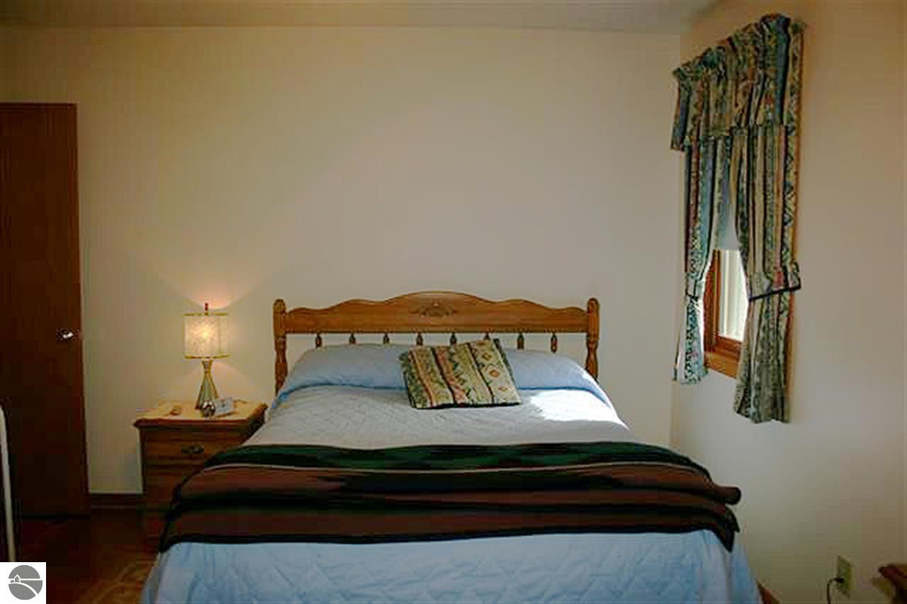 8970 South Sunnyview Road Traverse City, MI 49684 - Photo 37 of 46 1786580-36.JPG