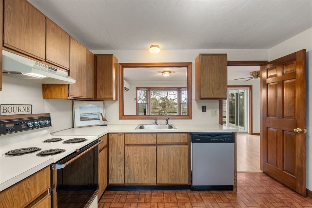 14 Quamhassett Road Bourne, MA 02532 - Photo 7 of 36