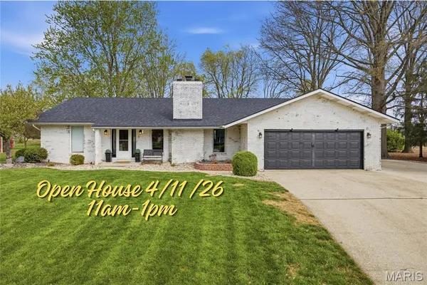 $319,900 | 484 West Pike Drive, Highland, IL 62249