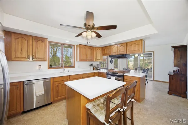 $319,900 | 484 West Pike Drive, Highland, IL 62249