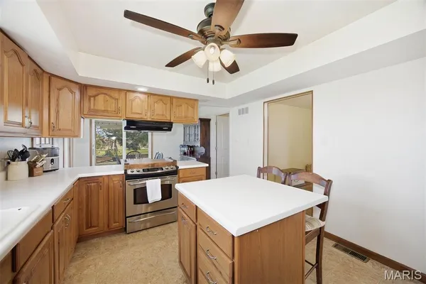$319,900 | 484 West Pike Drive, Highland, IL 62249