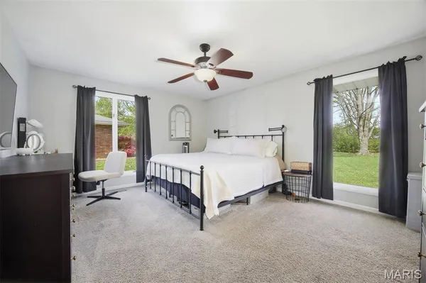 $319,900 | 484 West Pike Drive, Highland, IL 62249