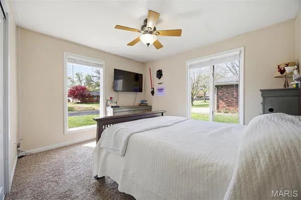 $319,900 | 484 West Pike Drive, Highland, IL 62249