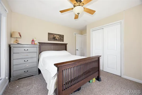 $319,900 | 484 West Pike Drive, Highland, IL 62249