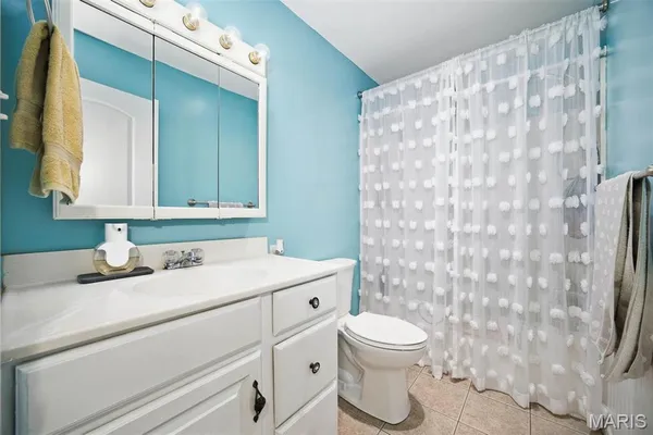 $319,900 | 484 West Pike Drive, Highland, IL 62249