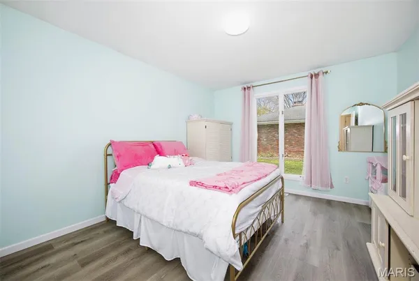 $319,900 | 484 West Pike Drive, Highland, IL 62249