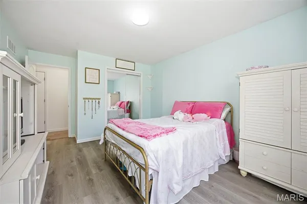 $319,900 | 484 West Pike Drive, Highland, IL 62249